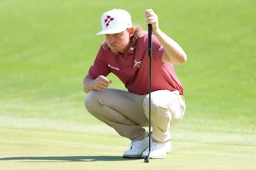 AUGUSTA, GEORGIA - APRIL 14: Cameron Smith of Australia lines up a putt on the eighth green during the final round of the 2024 Masters Tournament at Augusta National Golf Club on April 14, 2024 in Augusta, Georgia.   Andrew Redington/Getty Images/AFP (Photo by Andrew Redington / GETTY IMAGES NORTH AMERICA / Getty Images via AFP)